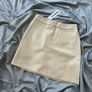 Steve Madden Faux Leather Mini Skirt XS NWT Beige Cream Neutral Trendy